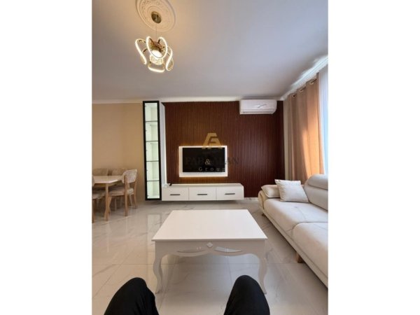 Tirane, jepet me qera apartament 2+1 Kati 4, 90 m² 500 € (Kamez)