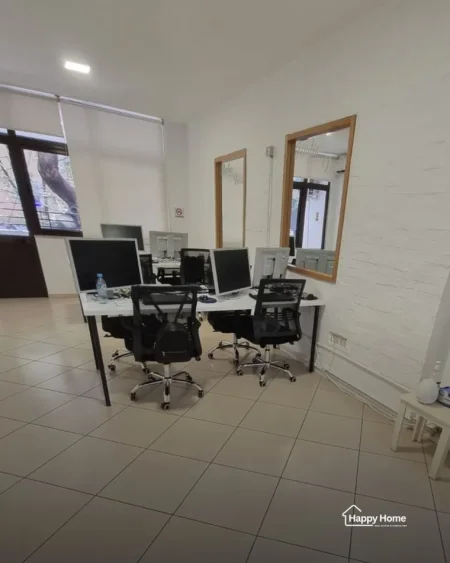Tirane, jepet me qera 1+1+Ballkon Kati 2, 84 m² 750 € 