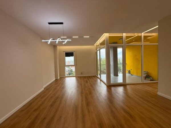 Tirane, shes apartament 2+1+Ballkon , 119 m² 185.000 € 