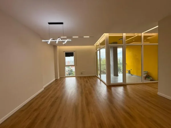 Tirane, shes apartament 2+1+Ballkon , 119 m² 185.000 € 
