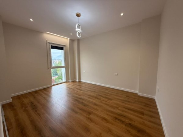 Tirane, shes apartament 2+1+Ballkon , 119 m² 185.000 € 