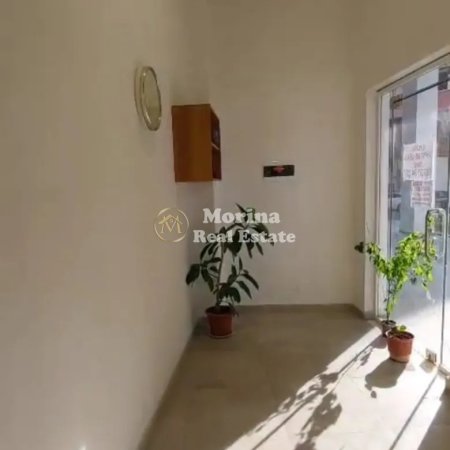 Tirane, jepet me qera ambjent biznesi Kati 1, 55 m² 650 €
