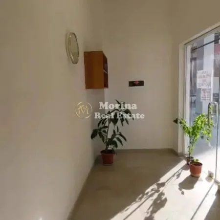 Tirane, jepet me qera ambjent biznesi Kati 1, 55 m² 650 €