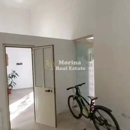 Tirane, jepet me qera ambjent biznesi Kati 1, 55 m² 650 €