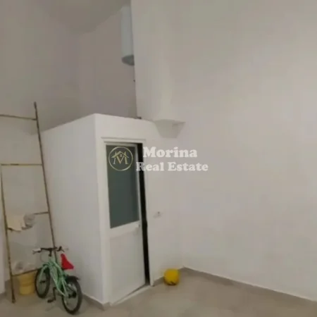 Tirane, jepet me qera ambjent biznesi Kati 1, 55 m² 650 €