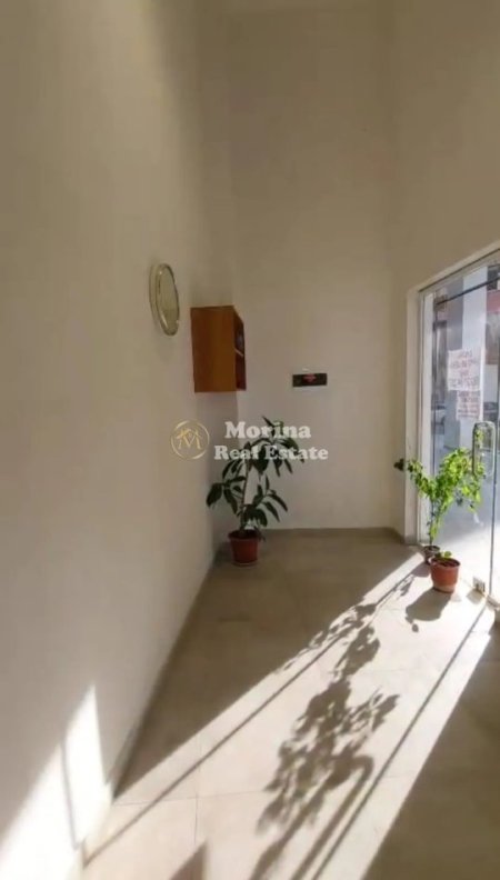 Tirane, jepet me qera ambjent biznesi Kati 1, 55 m² 600 € 