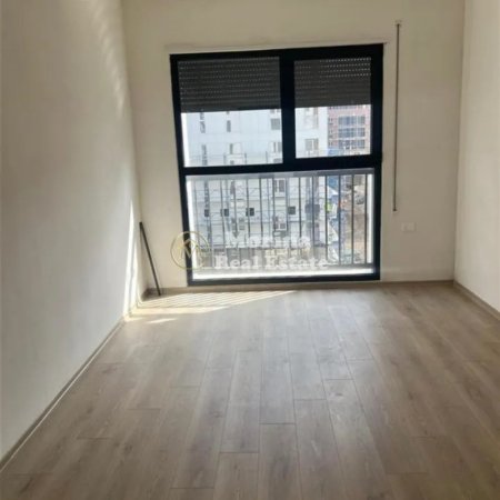Tirane, jepet me qera ambjent biznesi Kati 1, 55 m² 650 €