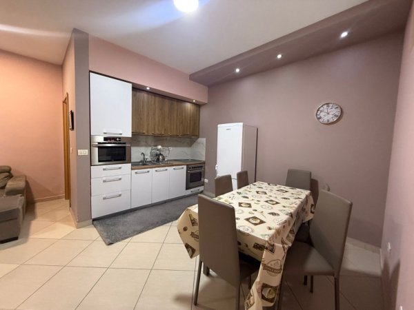 Tirane, jepet me qera apartament 2+1 Kati 5, 100 m² 600 € (STACIONI I TRENIT)