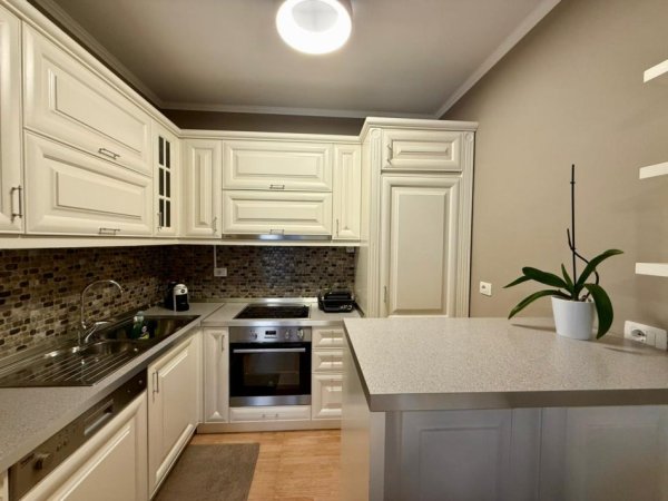 Tirane, jepet me qera apartament 1+1+Ballkon Kati 4, 67 m² 600 € 