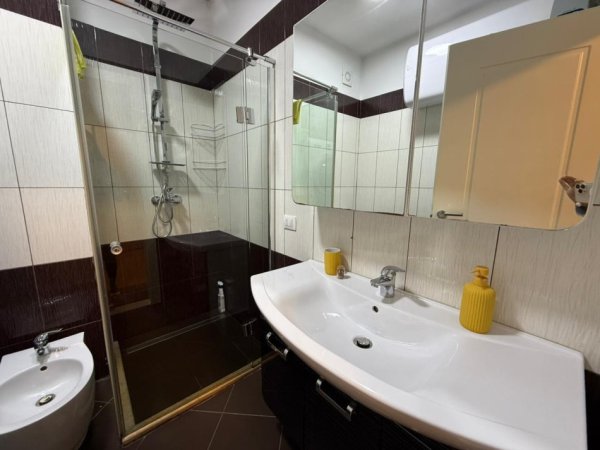 Tirane, jepet me qera apartament 1+1+Ballkon Kati 4, 67 m² 600 € 