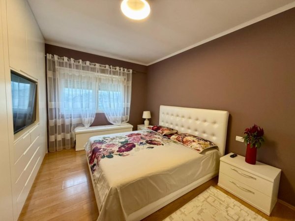 Tirane, jepet me qera apartament 1+1+Ballkon Kati 4, 67 m² 600 € 