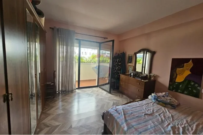 Tirane, jepet me qera apartament 2+1 Kati 1, 135 m² 1.000 € (Apartament - Për Qira - Rruga 5 Maji, Tiranë)