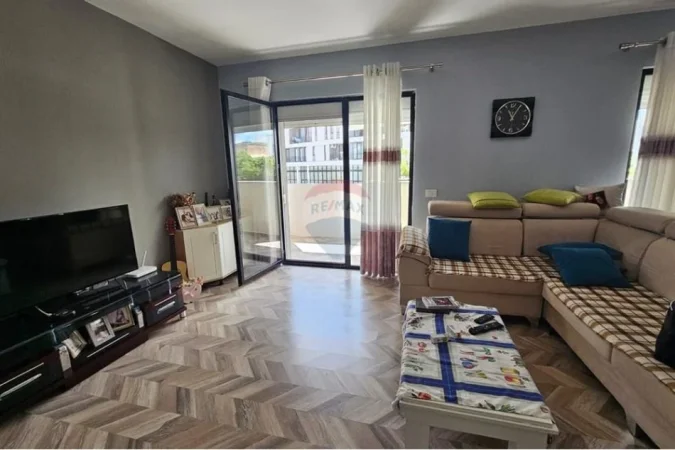 Tirane, jepet me qera apartament 2+1 Kati 1, 135 m² 1.000 € (Apartament - Për Qira - Rruga 5 Maji, Tiranë)