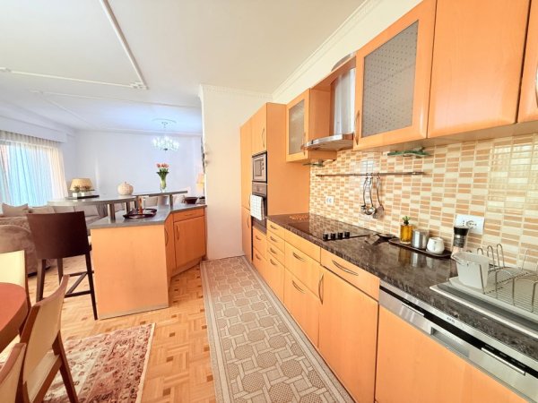 Tirane, jepet me qera apartament 3+1 Kati 5, 120 m² 2.100 € (Rruga e Elbasanit | Tek Ambasada Amerikane)