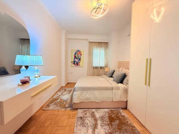 Tirane, jepet me qera apartament 3+1 Kati 5, 120 m² 2.100 € (Rruga e Elbasanit | Tek Ambasada Amerikane)