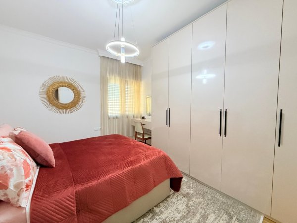 Tirane, jepet me qera apartament 3+1 Kati 5, 120 m² 2.100 € (Rruga e Elbasanit | Tek Ambasada Amerikane)