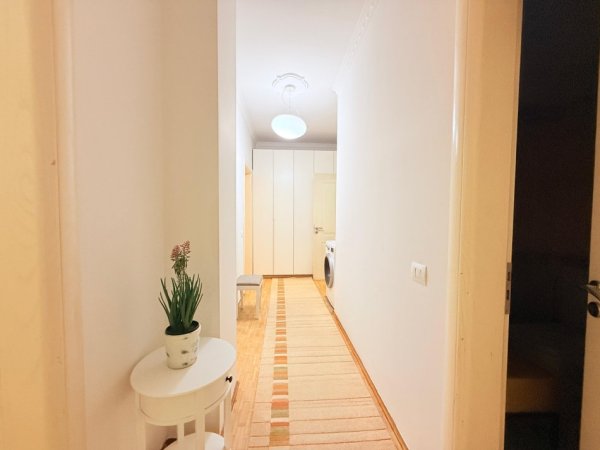 Tirane, jepet me qera apartament 3+1 Kati 5, 120 m² 2.100 € (Rruga e Elbasanit | Tek Ambasada Amerikane)