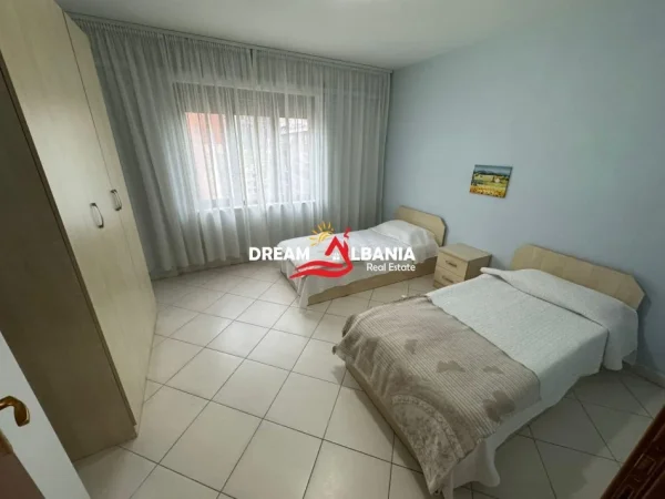 Tirane, jepet me qera apartament 2+1 , 115 m² 700 € (Rruga e Barrikadave)