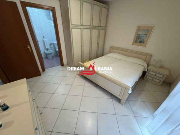 Tirane, jepet me qera apartament 2+1 , 115 m² 700 € (Rruga e Barrikadave)