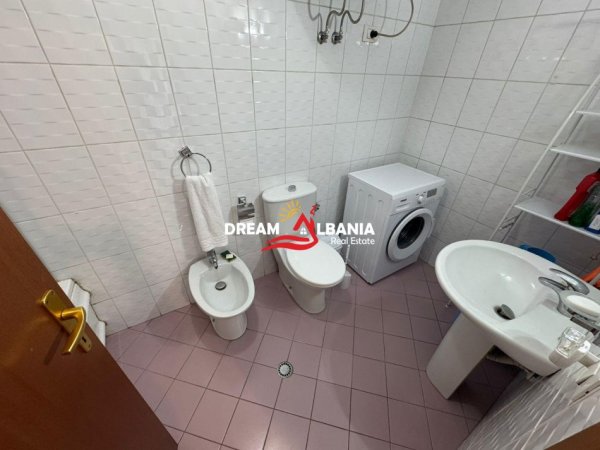 Tirane, jepet me qera apartament 2+1 , 115 m² 700 € (Rruga e Barrikadave)