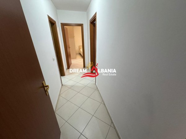 Tirane, jepet me qera apartament 2+1 , 115 m² 700 € (Rruga e Barrikadave)