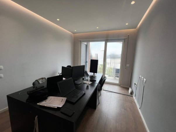 Tirane, shitet apartament 3+1+Aneks+Ballkon Kati 6, 111 m² 300.000 € (Rruga Frosina Plaku)