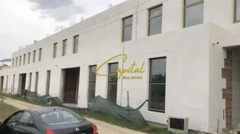 Tirane, jepet me qera magazine Kati 0, 2.000 m² 9.000 € (KAMEZ)