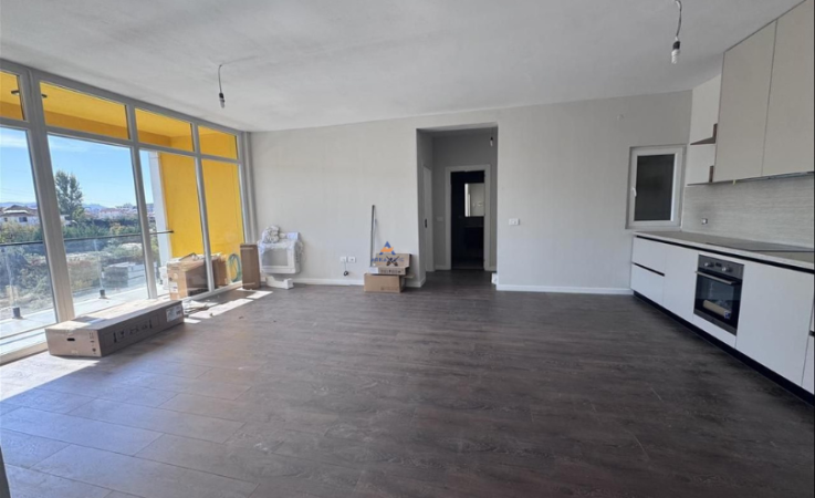 Tirane, jepet me qera apartament 2+1+Ballkon Kati 2, 125 m² 650 € (NDODHET PRANE NATIONAL PARK, BULEVARDI I RI)