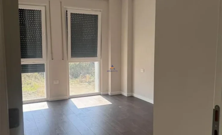 Tirane, jepet me qera apartament 2+1+Ballkon Kati 2, 125 m² 650 € (NDODHET PRANE NATIONAL PARK, BULEVARDI I RI)