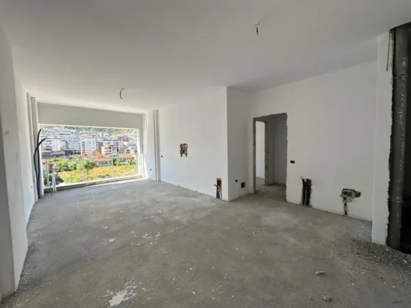 Tirane, shitet apartament 1+1 Kati 2, 76 m² 215.000 € (Kika 2 tek Komuna e Parisit.)