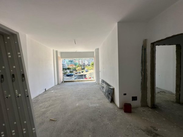 Tirane, shitet apartament 1+1 Kati 2, 76 m² 215.000 € (Kika 2 tek Komuna e Parisit.)