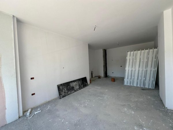 Tirane, shitet apartament 1+1 Kati 2, 76 m² 215.000 € (Kika 2 tek Komuna e Parisit.)