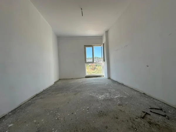 Tirane, shitet apartament 1+1 Kati 2, 76 m² 215.000 € (Kika 2 tek Komuna e Parisit.)