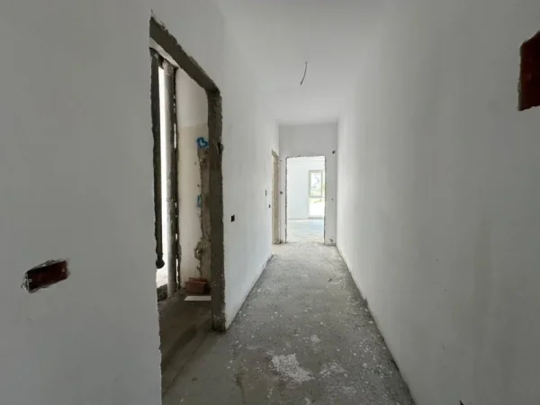 Tirane, shitet apartament 1+1 Kati 2, 76 m² 215.000 € (Kika 2 tek Komuna e Parisit.)