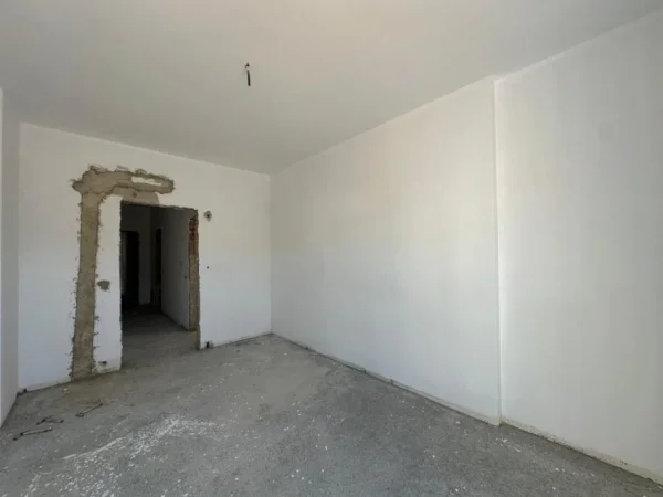 Tirane, shitet apartament 1+1 Kati 2, 76 m² 215.000 € (Kika 2 tek Komuna e Parisit.)