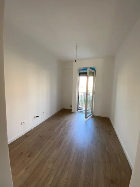 Tirane, jepet me qera ambjent biznesi Kati 1, 22 m² 250 € (Rruga. Jordan Misja)