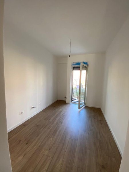 Tirane, jepet me qera ambjent biznesi Kati 1, 22 m² 250 € (Rruga. Jordan Misja)
