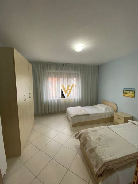 Tirane, jepet me qera apartament 2+1+Ballkon Kati 9, 115 m² 700 € (RRUGA E BARRIKADAVE)