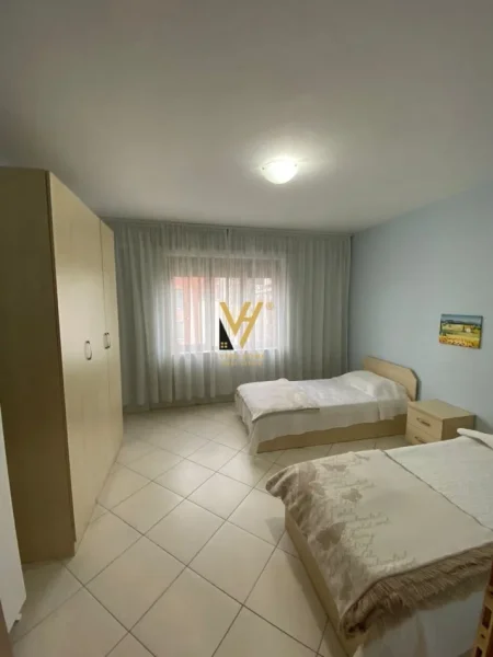 Tirane, jepet me qera apartament 2+1+Ballkon Kati 9, 115 m² 700 € (RRUGA E BARRIKADAVE)