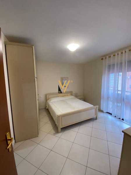 Tirane, jepet me qera apartament 2+1+Ballkon Kati 9, 115 m² 700 € (RRUGA E BARRIKADAVE)