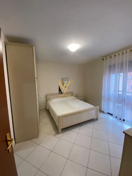 Tirane, jepet me qera apartament 2+1+Ballkon Kati 9, 115 m² 700 € (RRUGA E BARRIKADAVE)