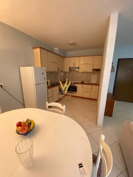 Tirane, jepet me qera apartament 2+1+Ballkon Kati 9, 115 m² 700 € (RRUGA E BARRIKADAVE)