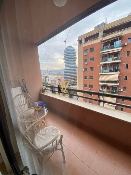 Tirane, jepet me qera apartament 2+1+Ballkon Kati 9, 115 m² 700 € (RRUGA E BARRIKADAVE)
