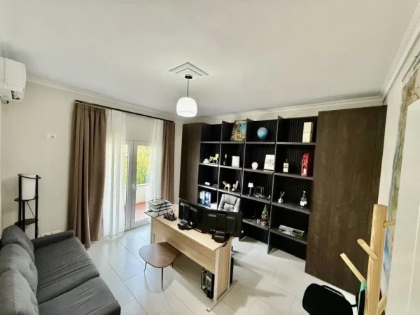 Tirane, jepet me qera zyre Kati 2, 150 m² 650 € (ALI DEMI)