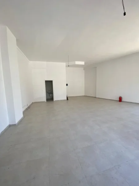 Tirane, jepet me qera ambjent biznesi Kati 0, 84 m² 800 € (Rruga.Jordan Misja)