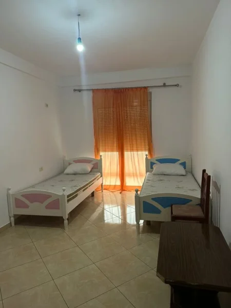 Tirane, jepet me qera apartament 2+1+Ballkon Kati 7, 75 m² 400 € (astir)