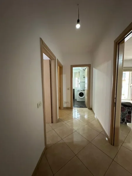 Tirane, jepet me qera apartament 2+1+Ballkon Kati 7, 75 m² 400 € (astir)