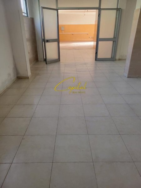 Tirane, jepet me qera magazine Kati 1, 250 m² 1.000 € (AUTOSTRADA TR-DR)