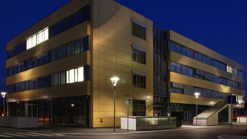 Tirane, jepet me qera , 5.000 m² 25.000 € (Vore)