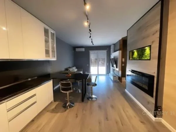 Tirane, shitet apartament 1+1 Kati 8, 77 m² 175.000 € (Brraka)